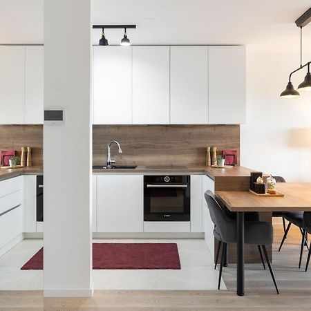 Stylish 2Bdr Apartment- Free Garage ซาเกร็บ ภายนอก รูปภาพ