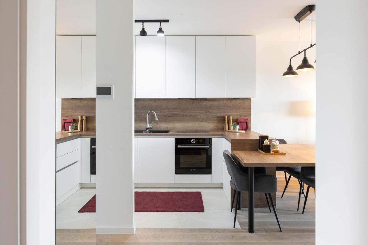 Stylish 2Bdr Apartment- Free Garage ซาเกร็บ ภายนอก รูปภาพ