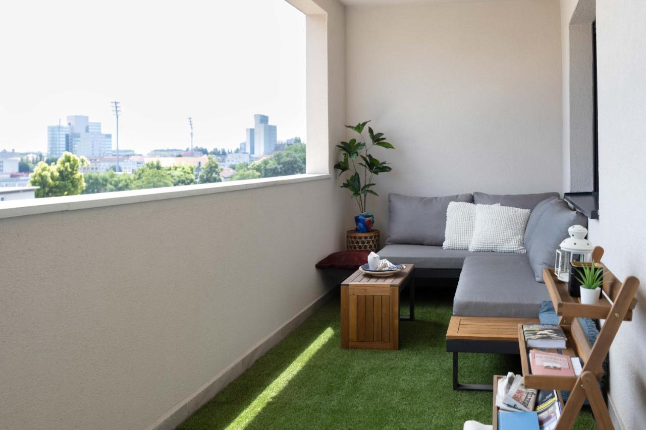 Stylish 2Bdr Apartment- Free Garage ซาเกร็บ ภายนอก รูปภาพ