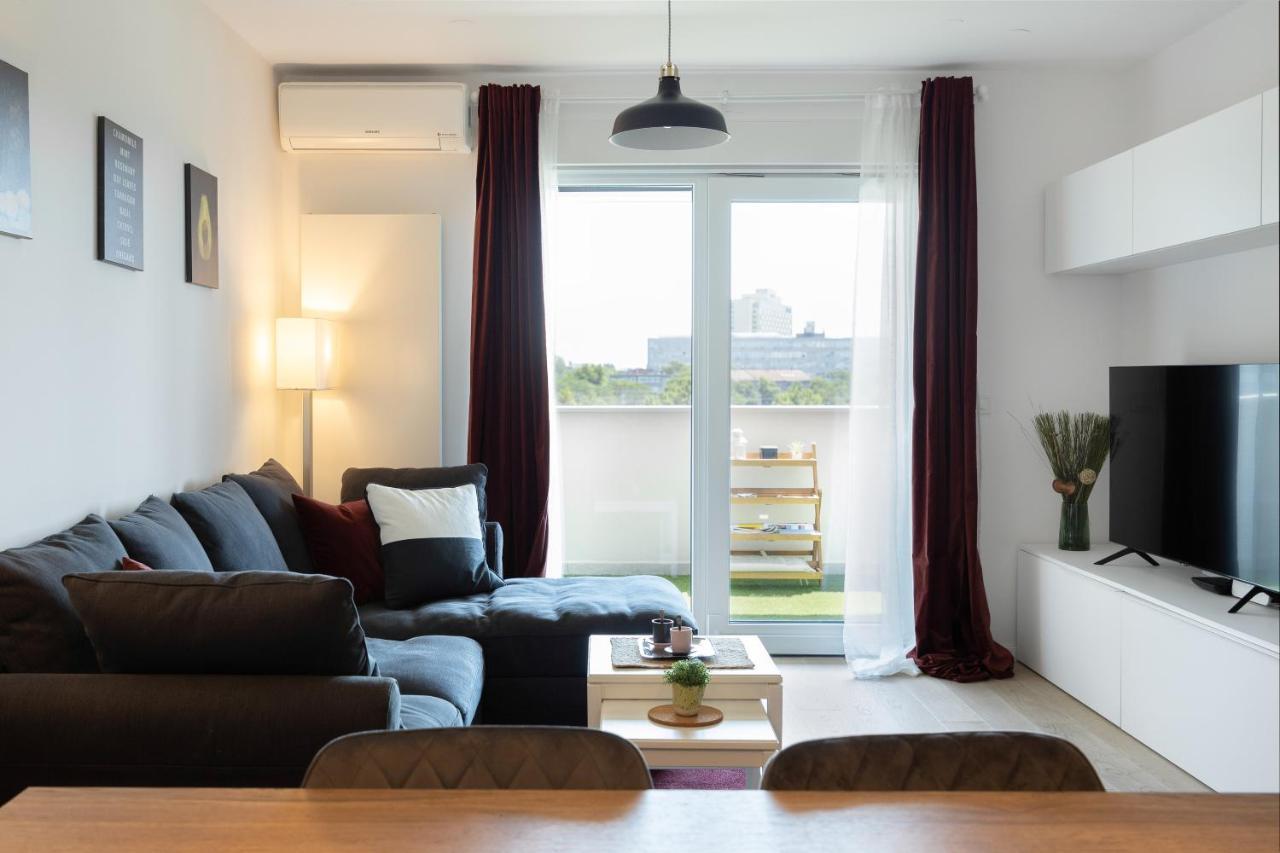 Stylish 2Bdr Apartment- Free Garage ซาเกร็บ ภายนอก รูปภาพ