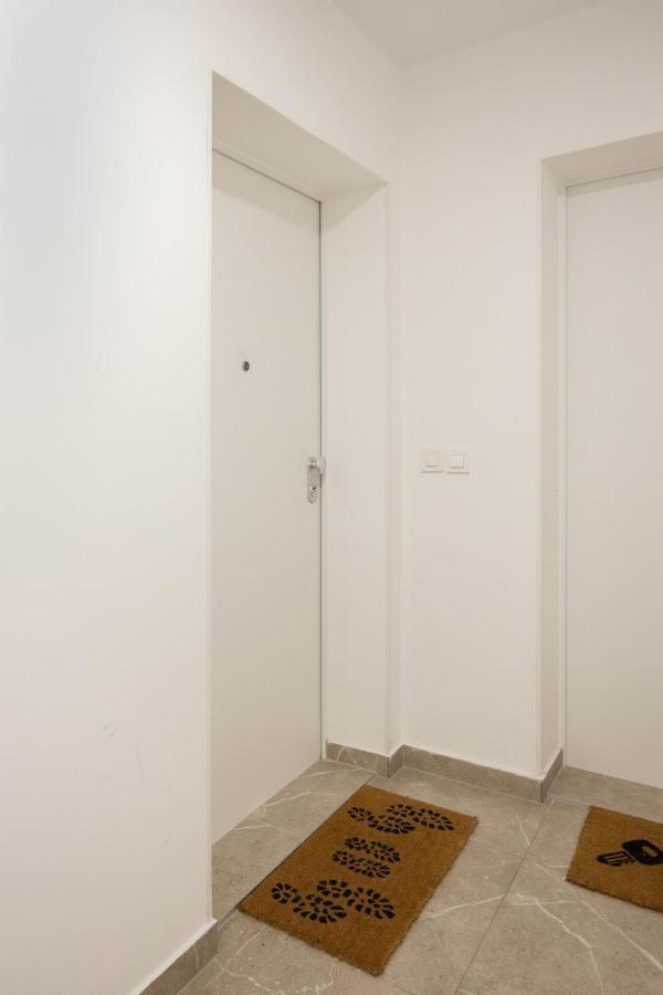Stylish 2Bdr Apartment- Free Garage ซาเกร็บ ภายนอก รูปภาพ