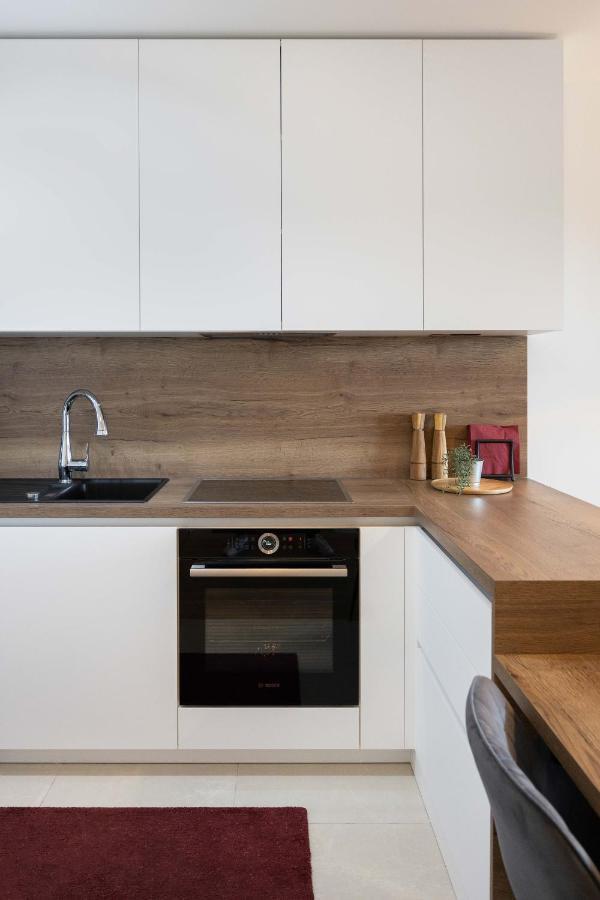 Stylish 2Bdr Apartment- Free Garage ซาเกร็บ ภายนอก รูปภาพ