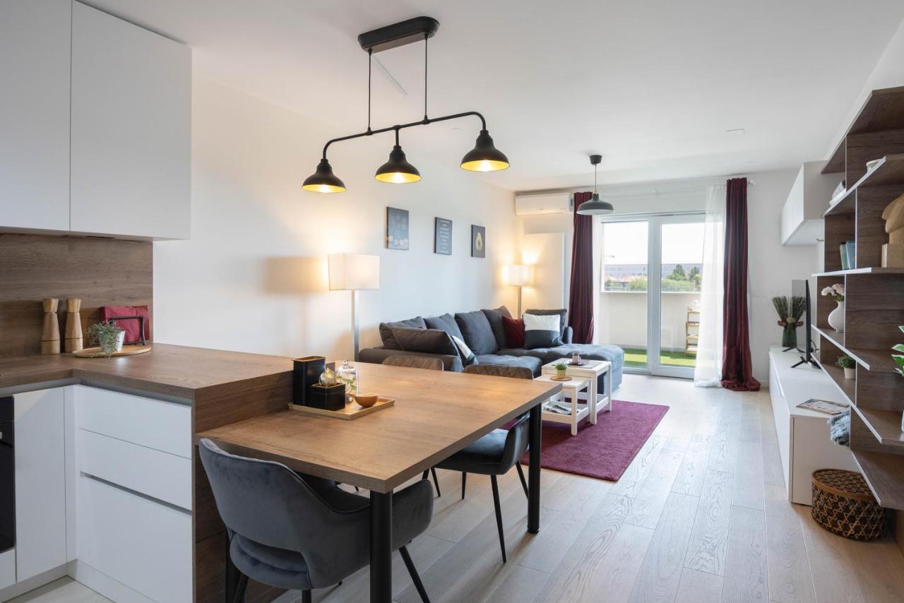 Stylish 2Bdr Apartment- Free Garage ซาเกร็บ ภายนอก รูปภาพ
